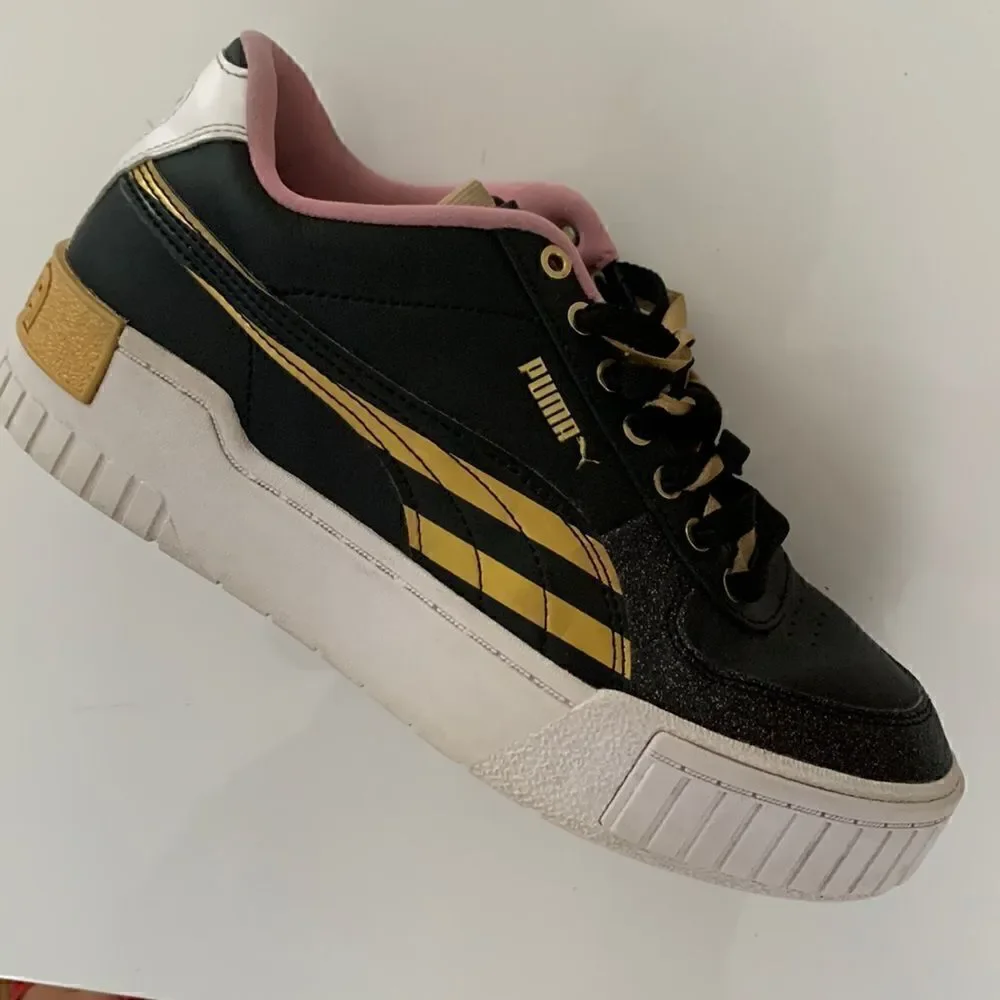Puma Lol Surprise Women’s Sneakers Size 6C
